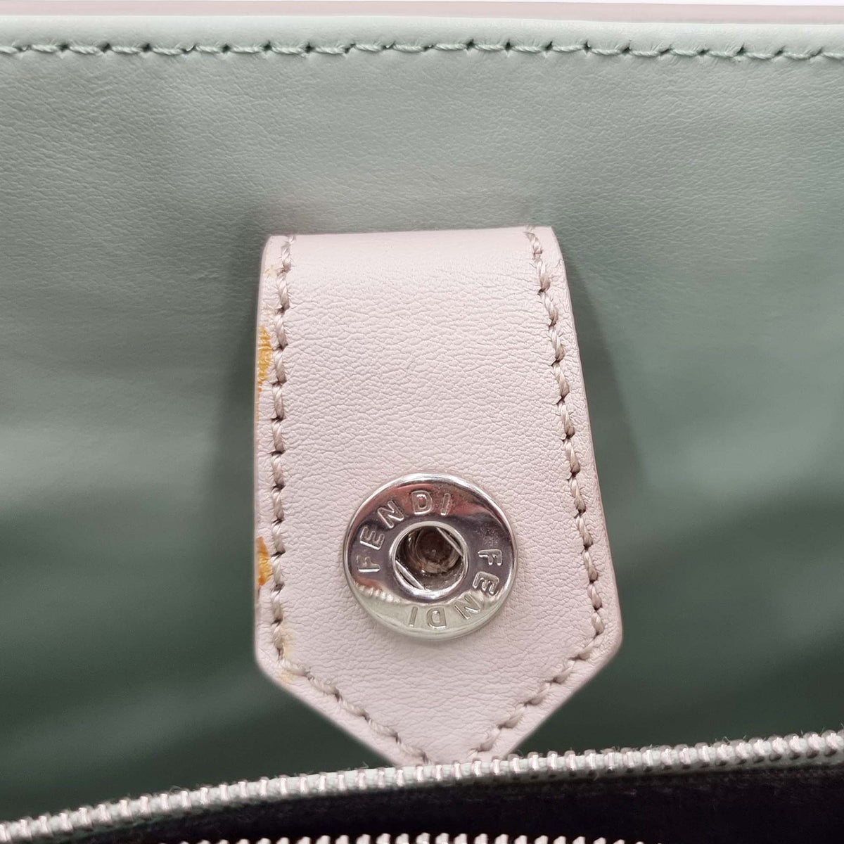 Petite 2Jours Vitello Dolce Monster Charm Grigio Polvere