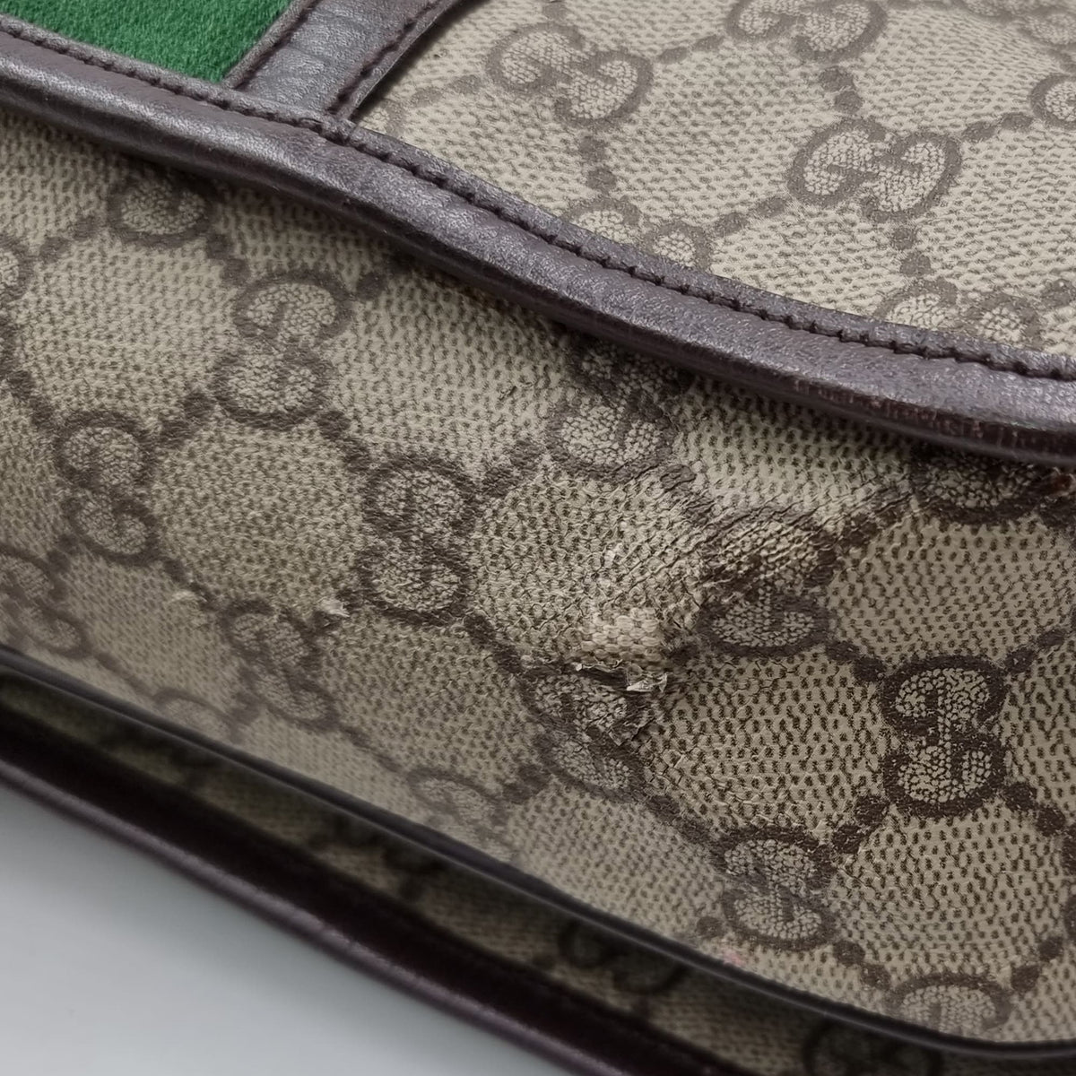 GG Supreme Web Messenger Bag Beige