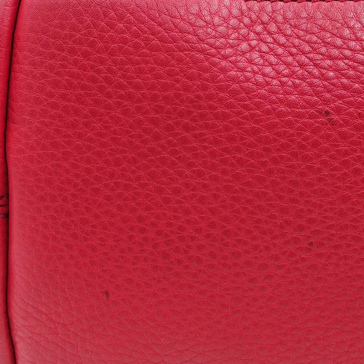 Medium Soho Chain Shoulder Bag Crimson Pink