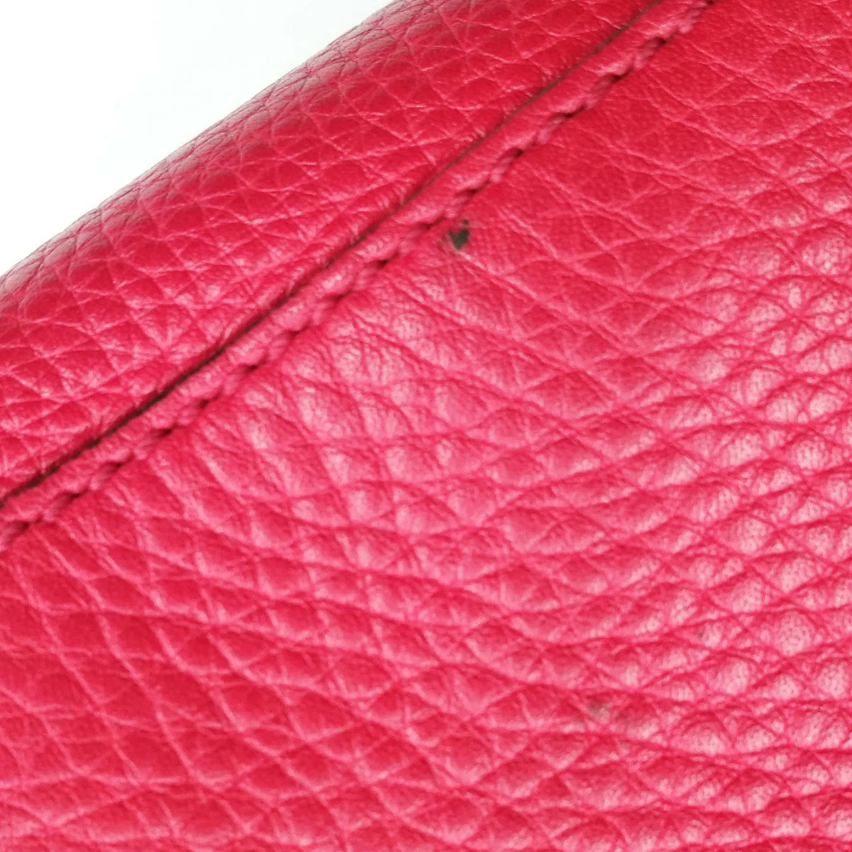 Medium Soho Chain Shoulder Bag Crimson Pink
