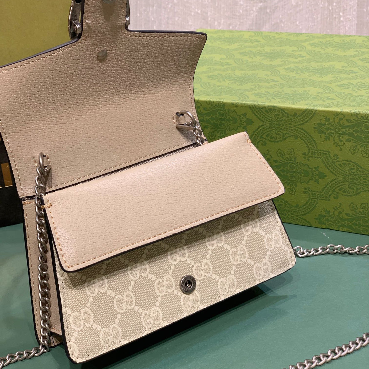 Elite Carryalls