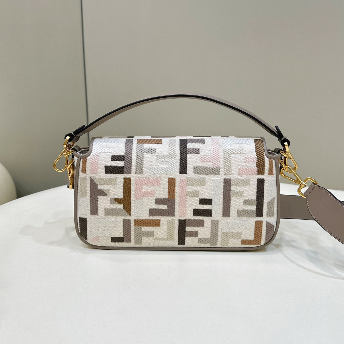 Elite Carryalls