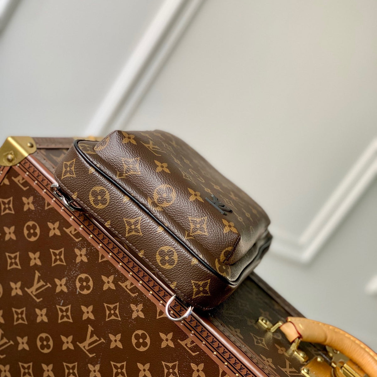 LOU AVENUE SLINGBAG