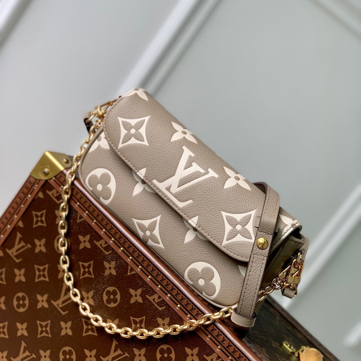 LOU IVY WALLET ON CHAIN BAG