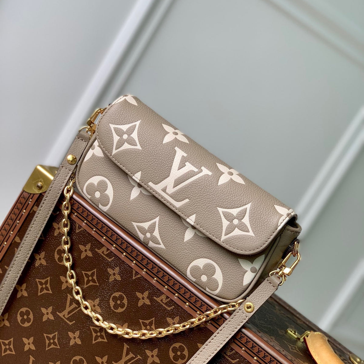 LOU IVY WALLET ON CHAIN BAG
