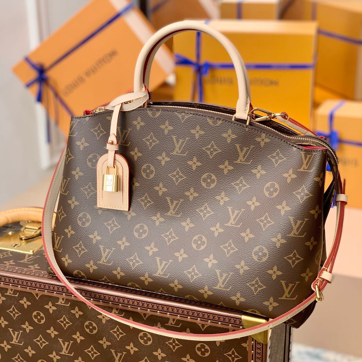 LOU GRAND PALAISE TOTE BAG