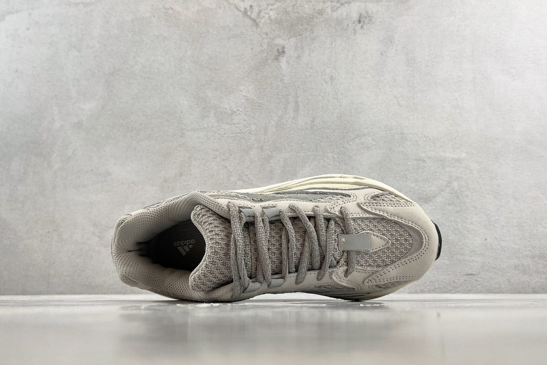YEEZY BOOST 700