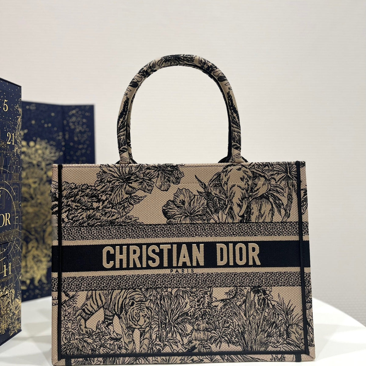 CD MEDIUM BOOK TOTE BAG