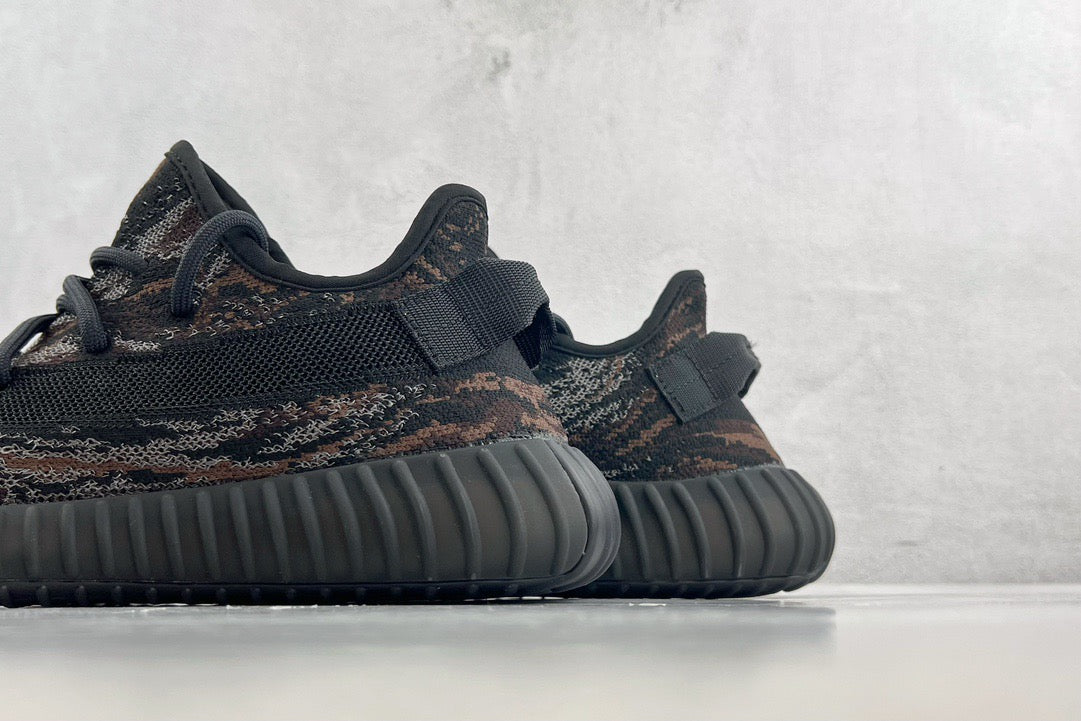 YEEZY BOOST 350 V2