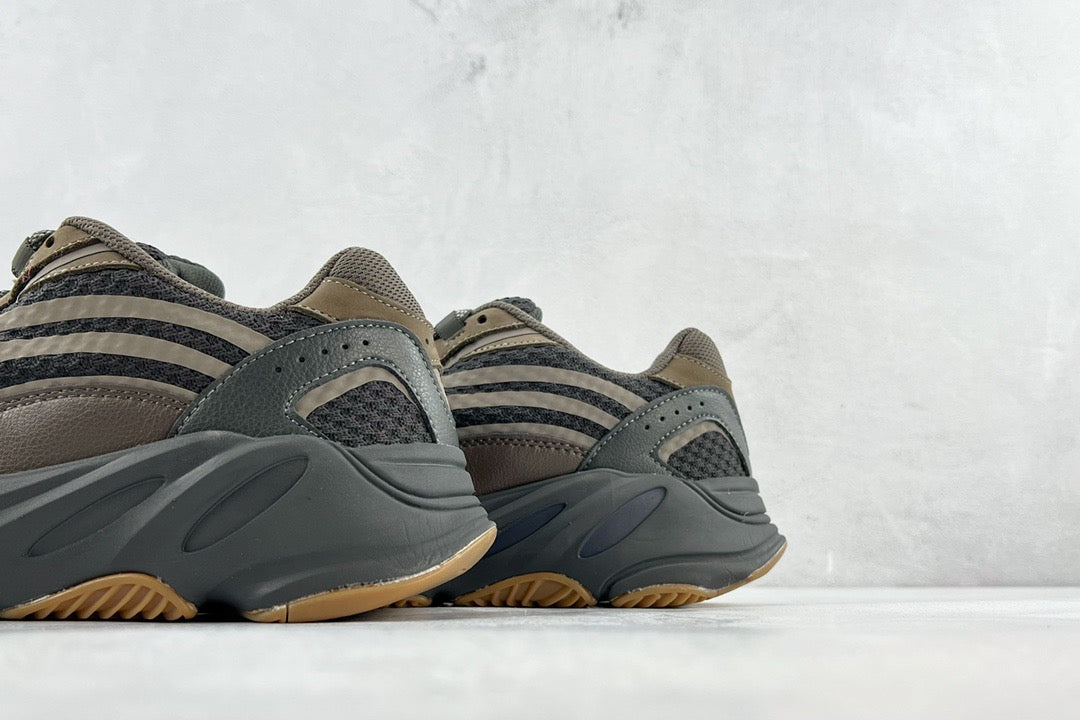 YEEZY BOOST 700 V2