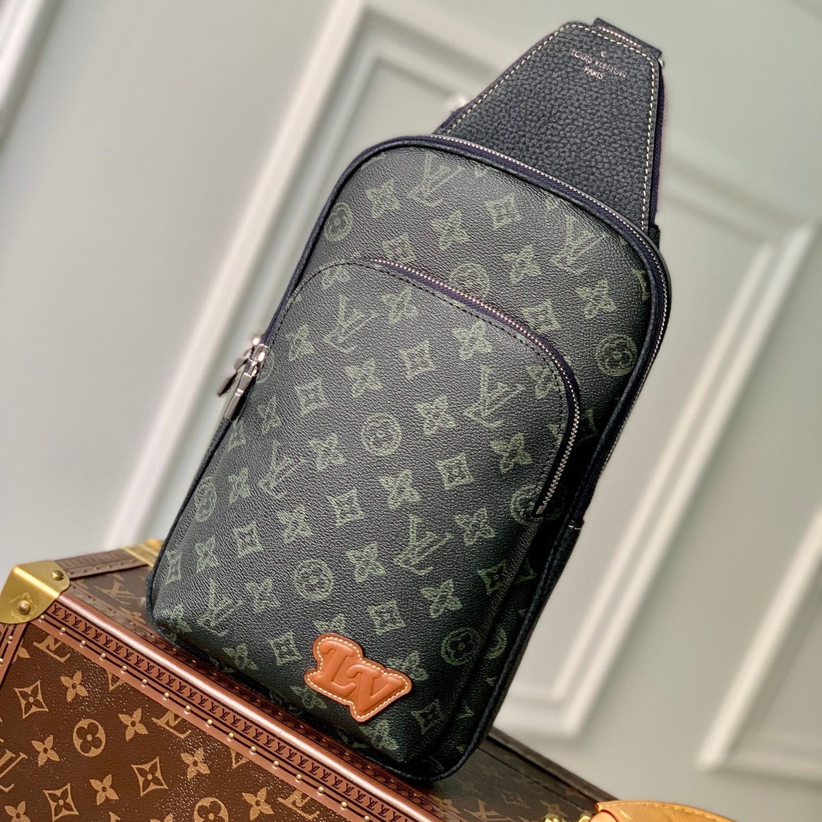 LOU AVENUE SLINGBAG