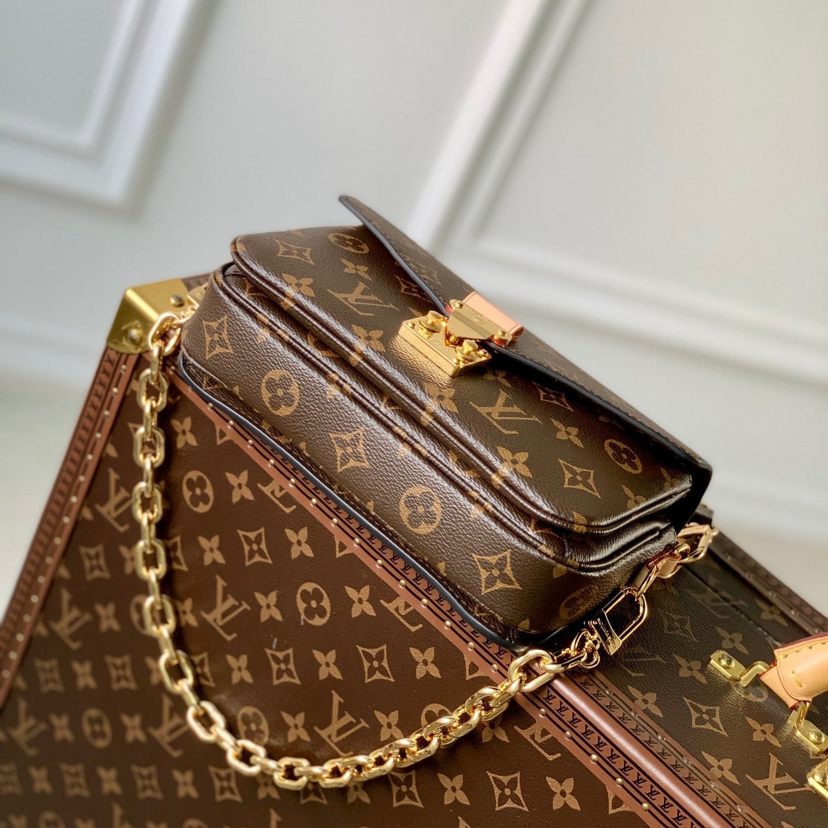 LOU POCHETTE METIS EAST WEST BAG