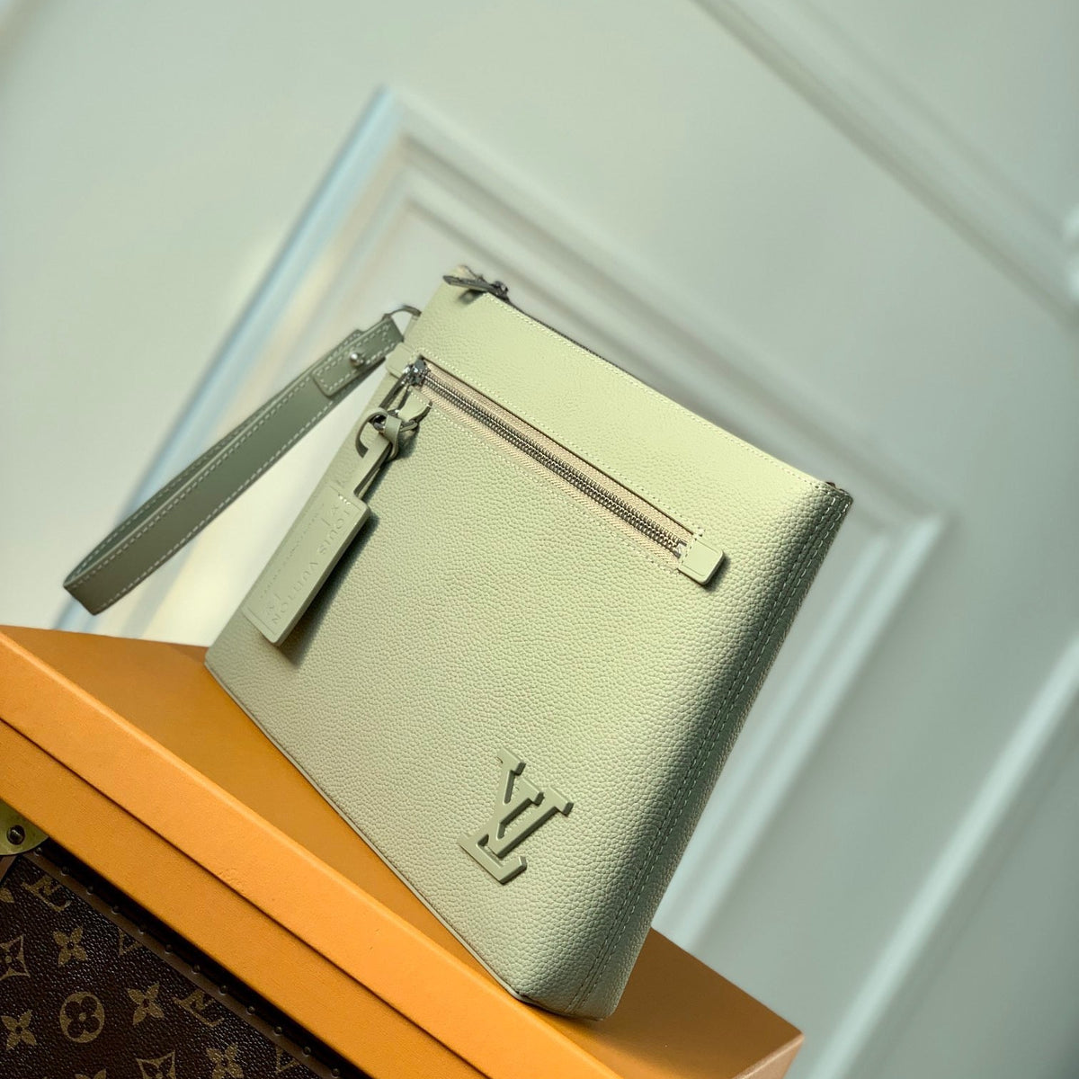 LOU TAKEOFF POUCH