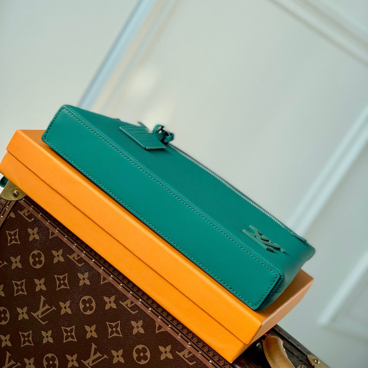 LOU TAKEOFF POUCH