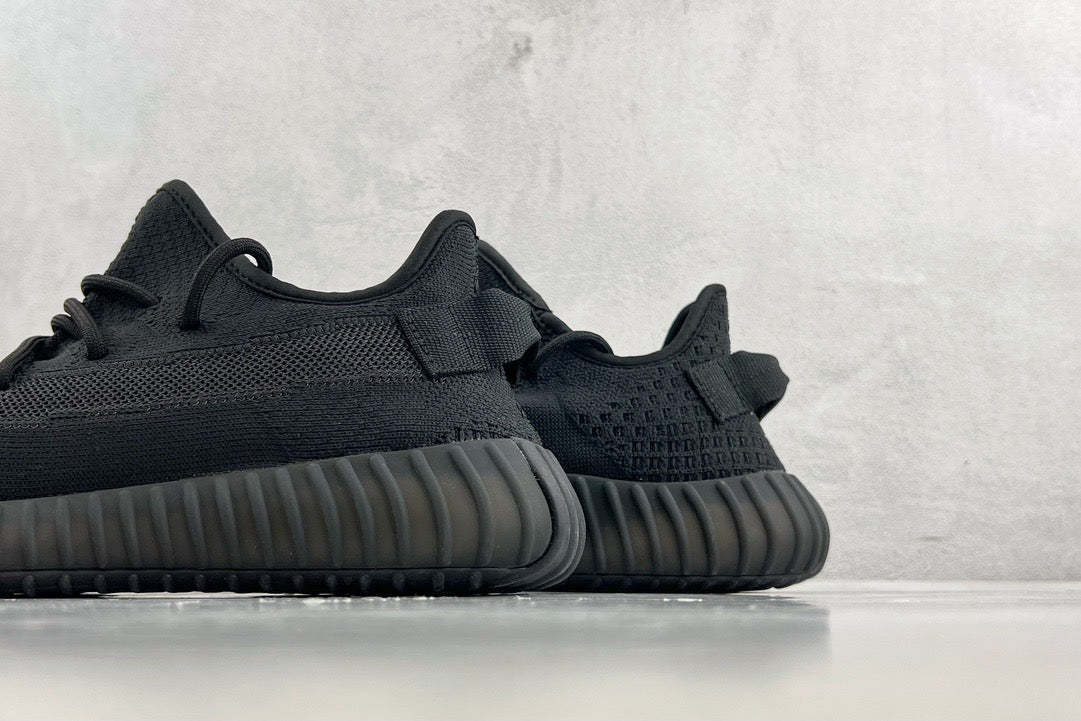 YEEZY BOOST 350 V2