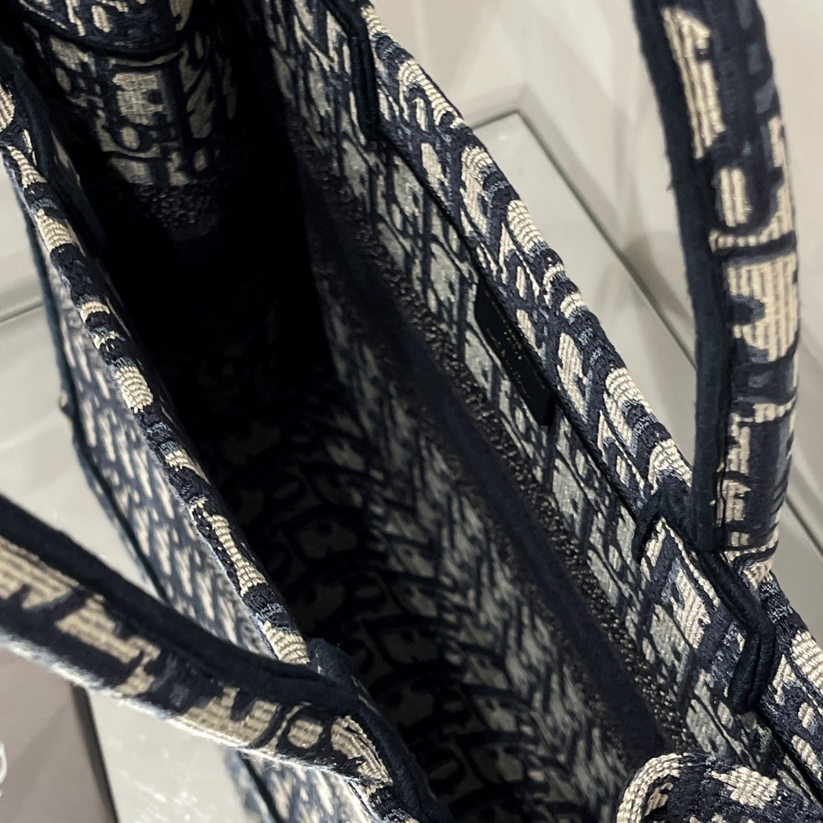 CD MEDIUM BOOK TOTE BAG