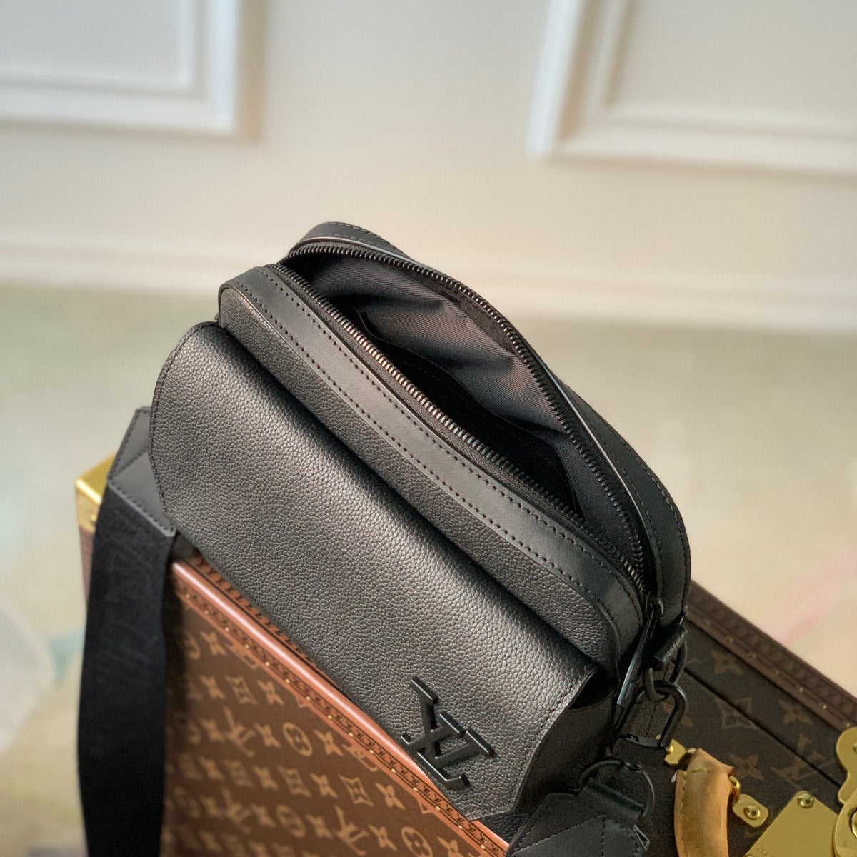 LOU FASTLINE MESSENGER BAG