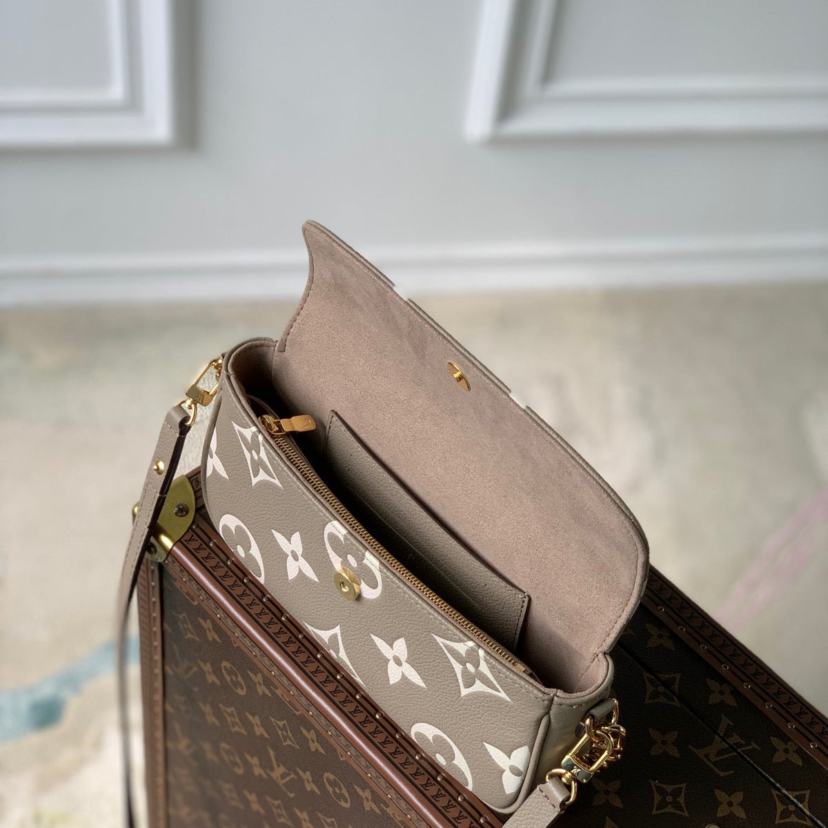 LOU IVY WALLET ON CHAIN BAG