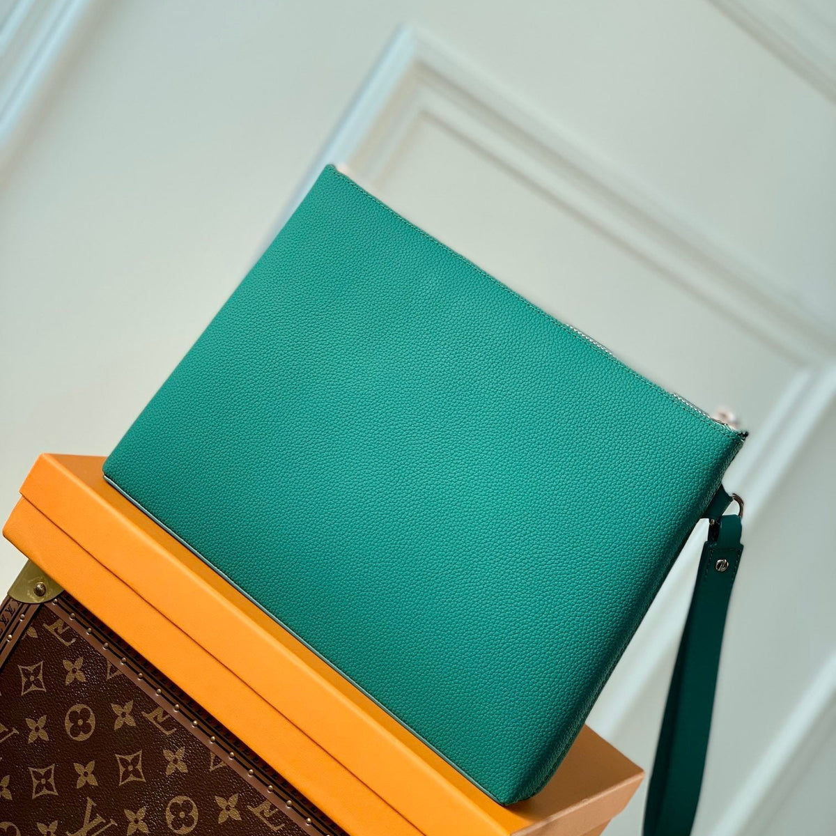 LOU TAKEOFF POUCH
