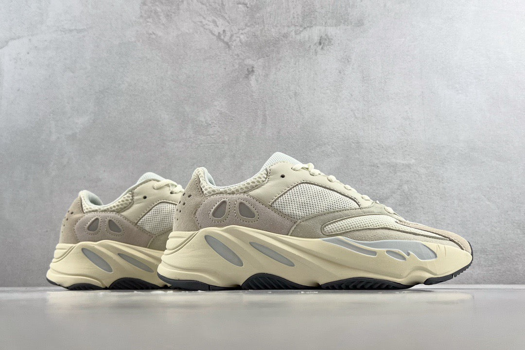 YEEZY BOOST 700