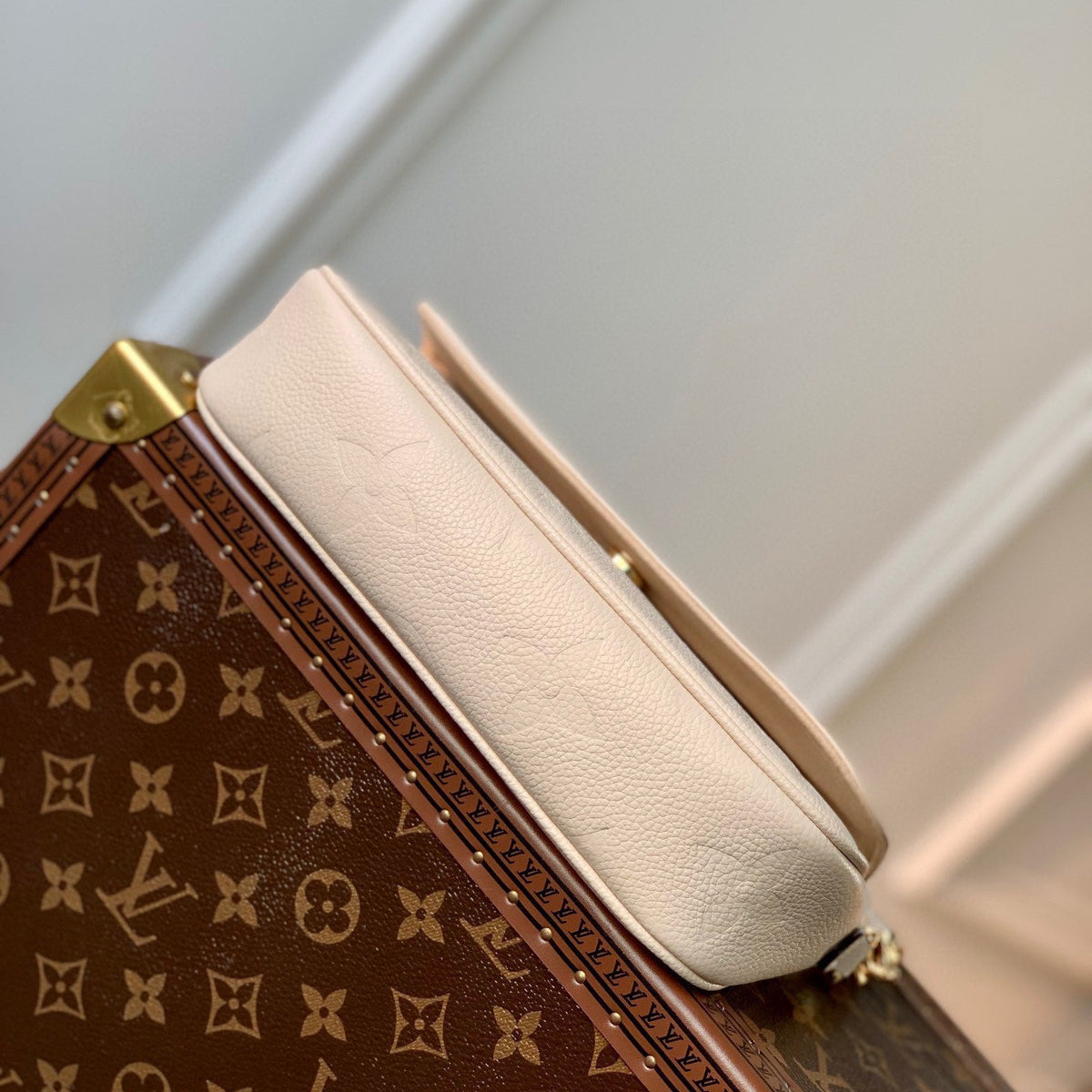 LOU IVY WALLET ON CHAIN BAG