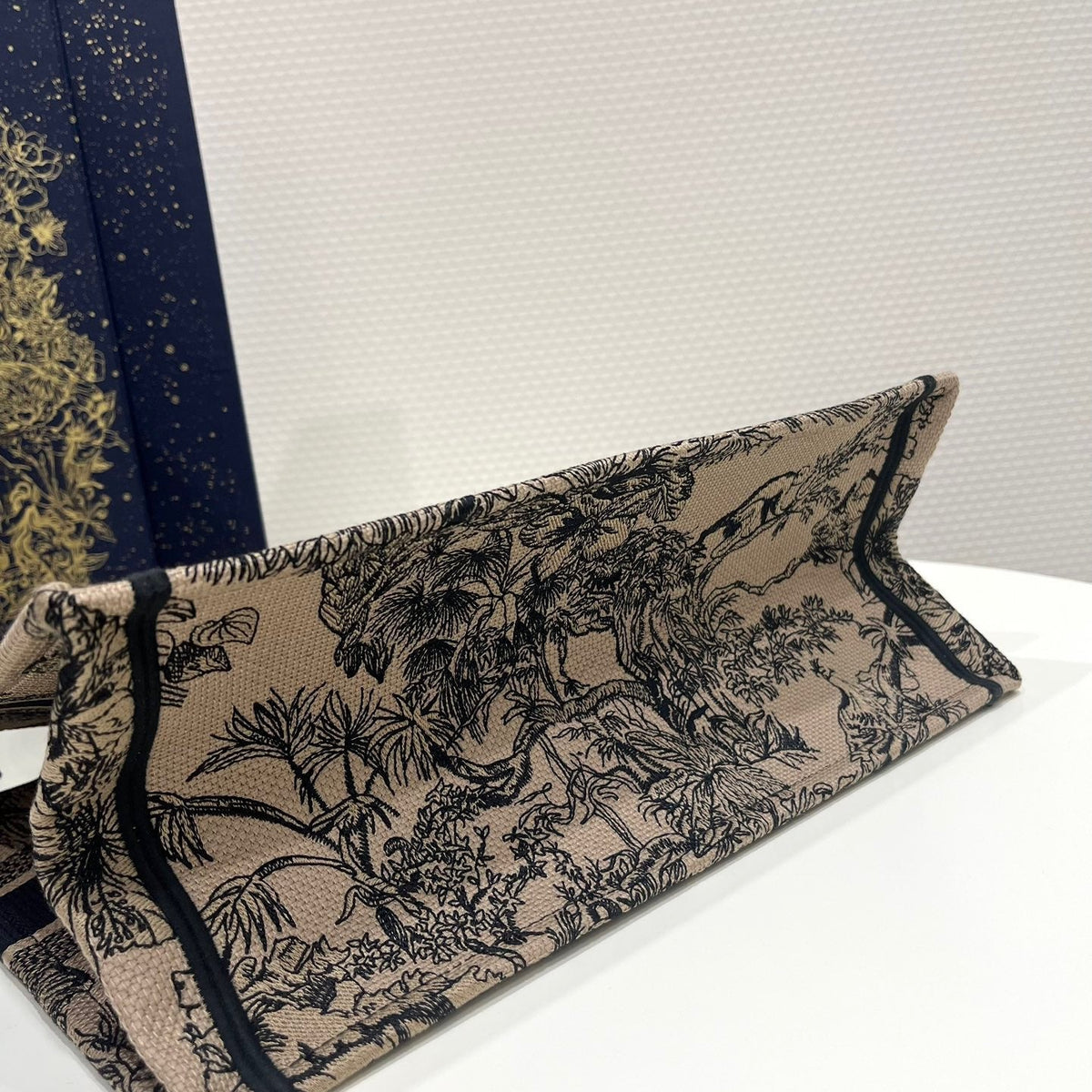 CD MEDIUM BOOK TOTE BAG