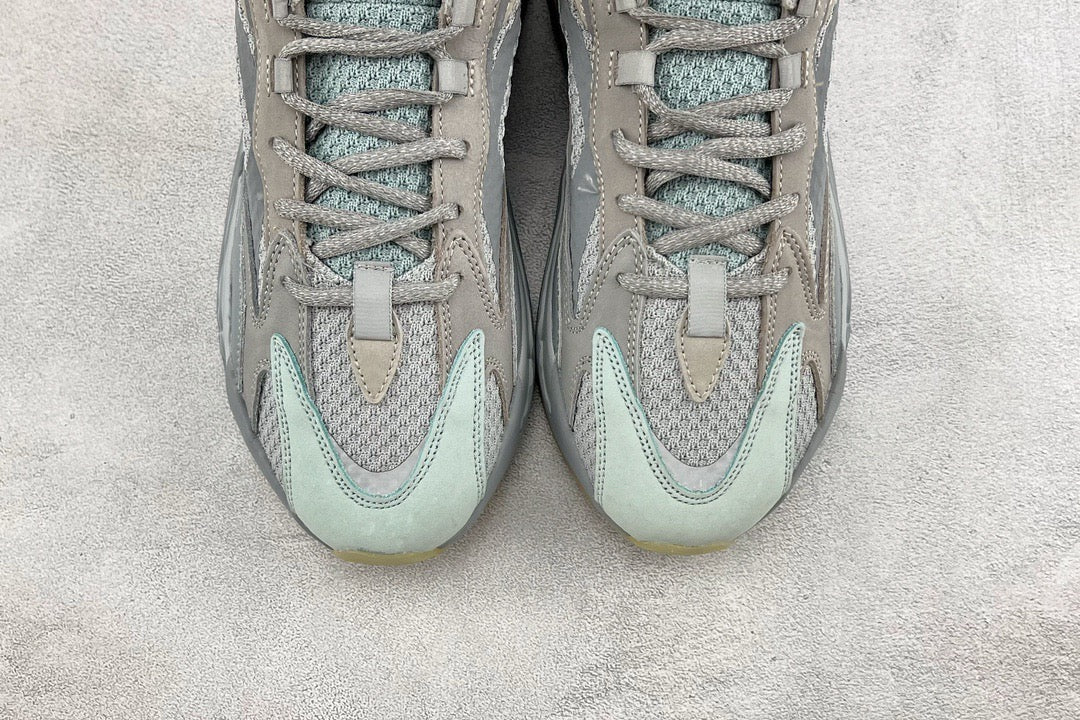 YEEZY BOOST 700 V2