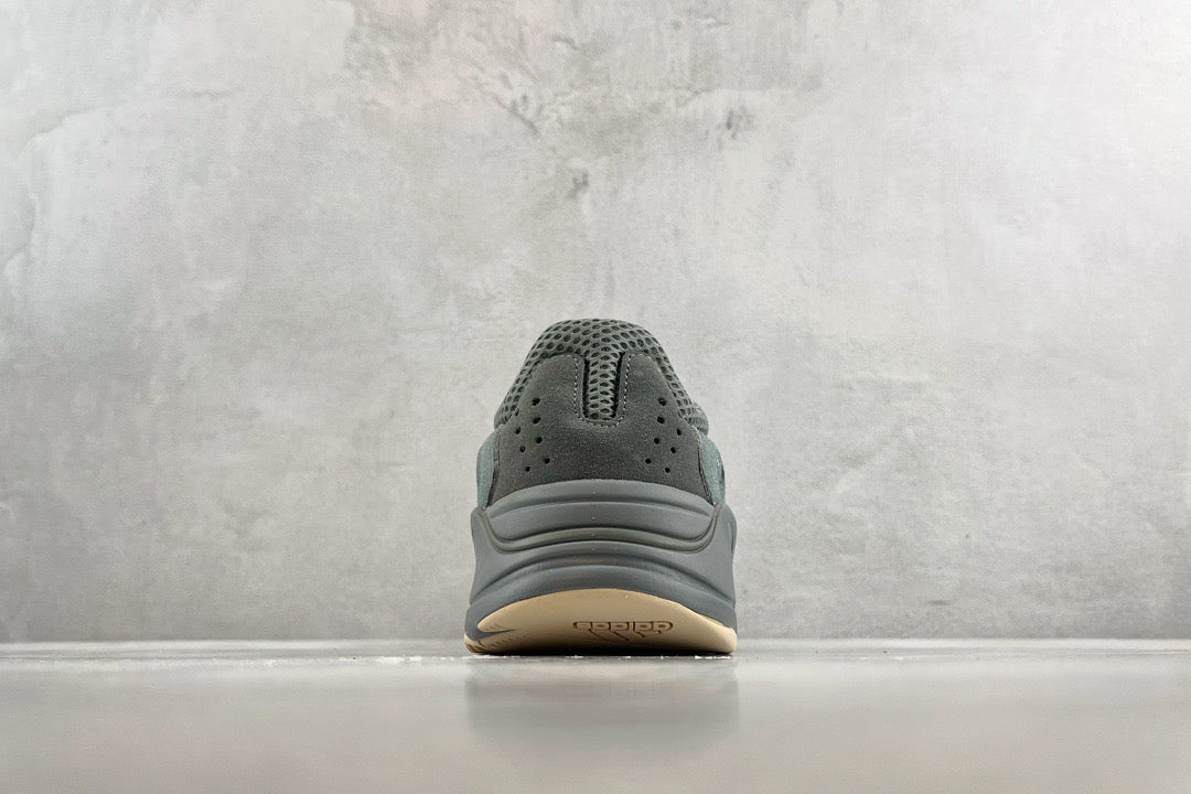 YEEZY BOOST 700