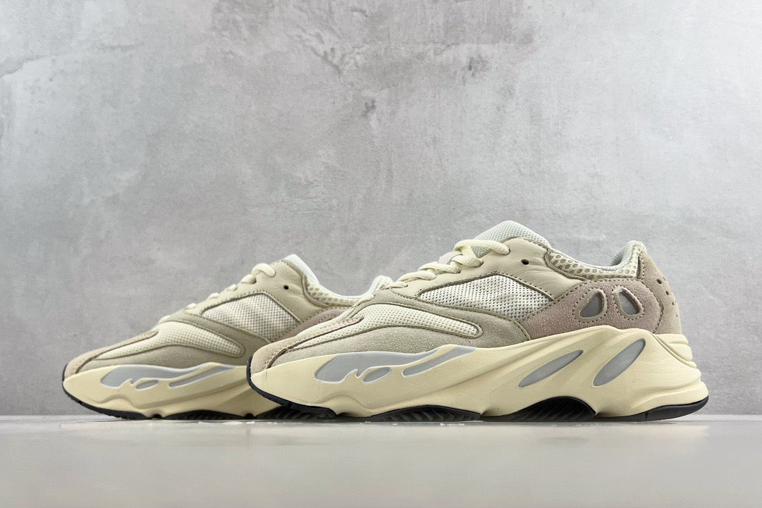 YEEZY BOOST 700