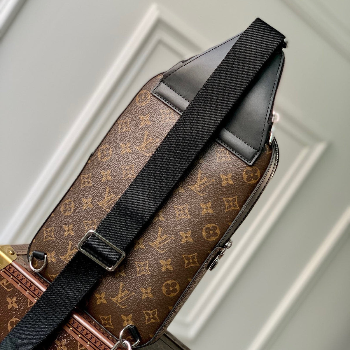 LOU AVENUE SLINGBAG