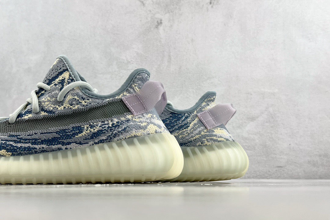 YEEZY BOOST 350 V2