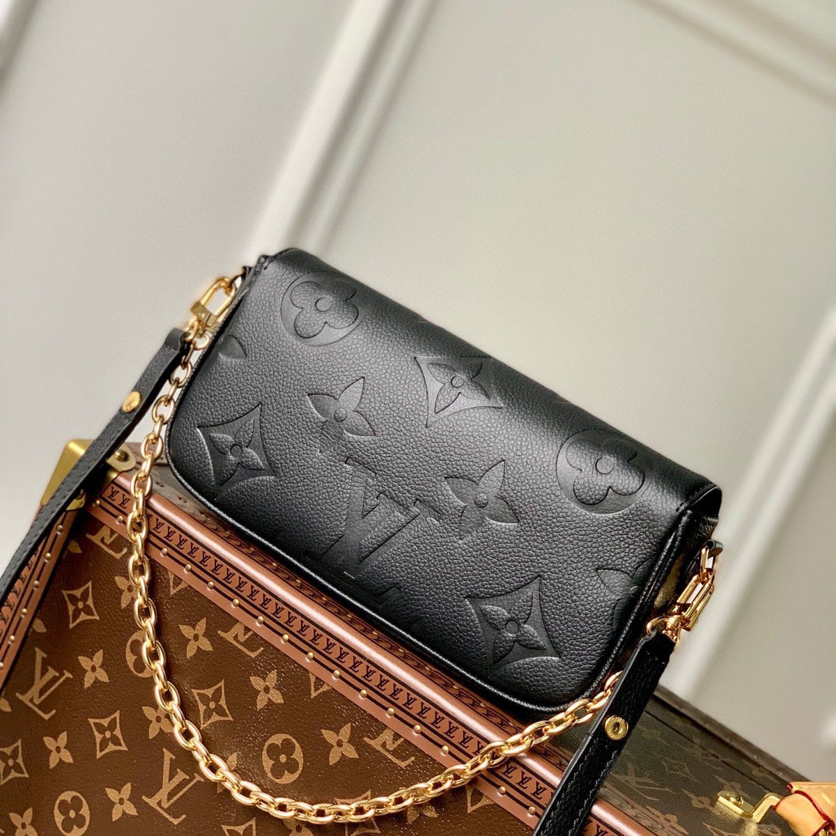 LOU IVY WALLET ON CHAIN BAG