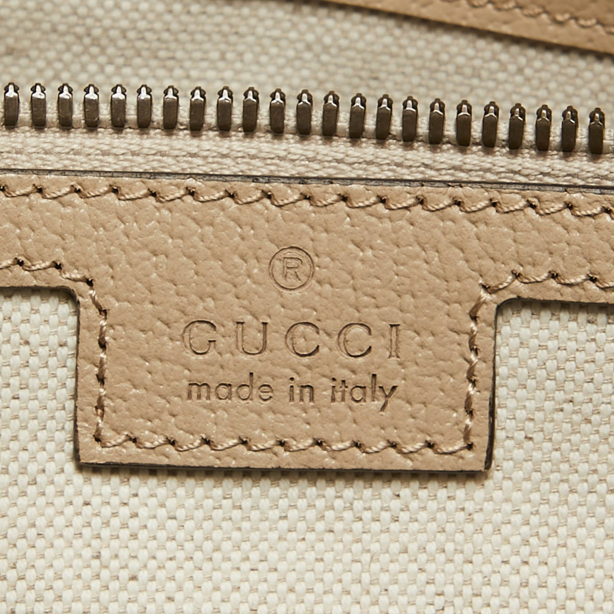 GUCCI Beige GG Supreme Canvas Medium Savoy Duffle Bag