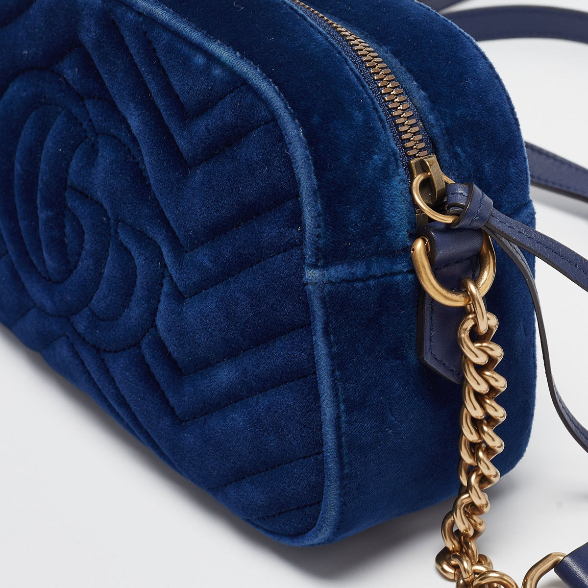 GUCCI Blue Matelasse Velvet Small GG Marmont Shoulder Bag