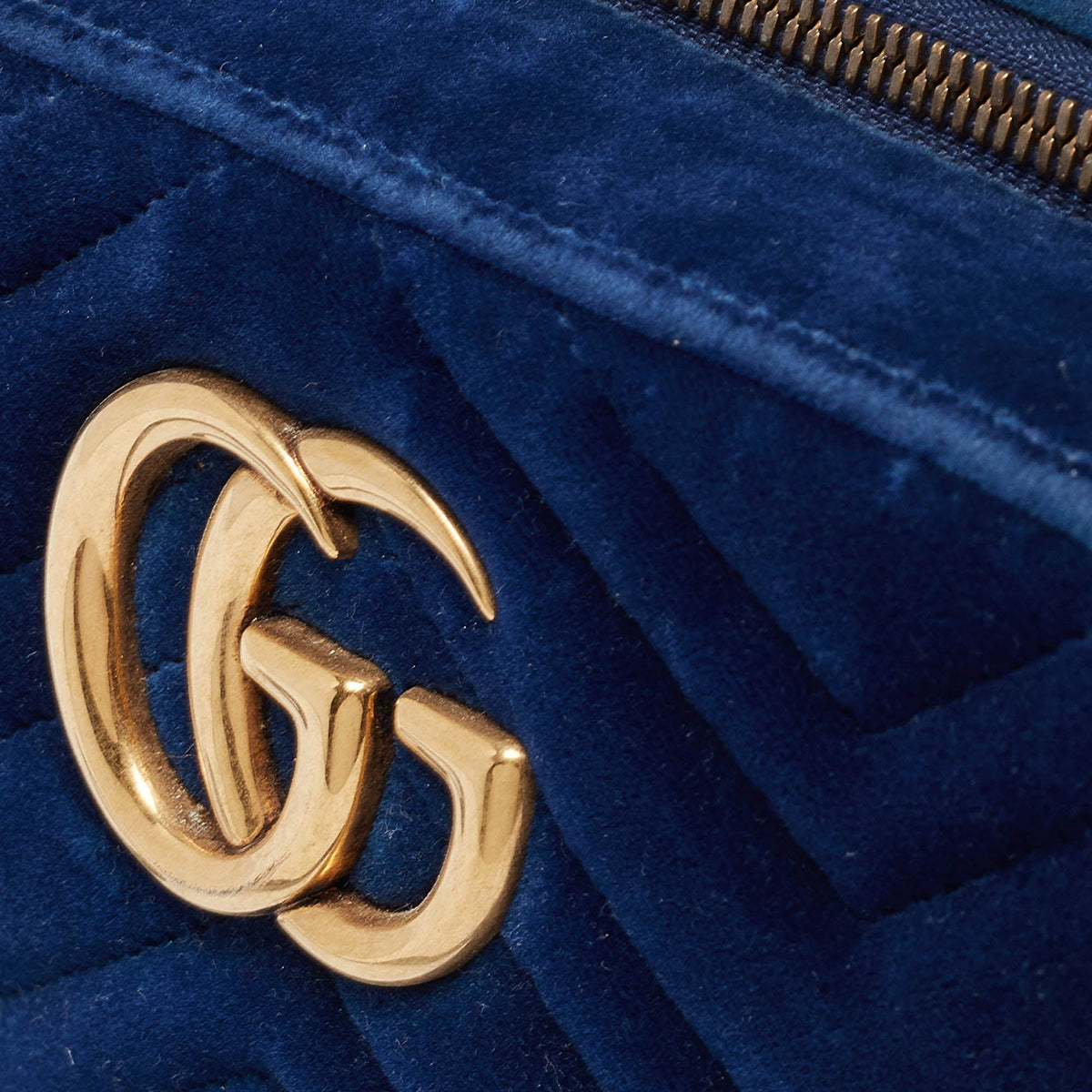 GUCCI Blue Matelasse Velvet Small GG Marmont Shoulder Bag