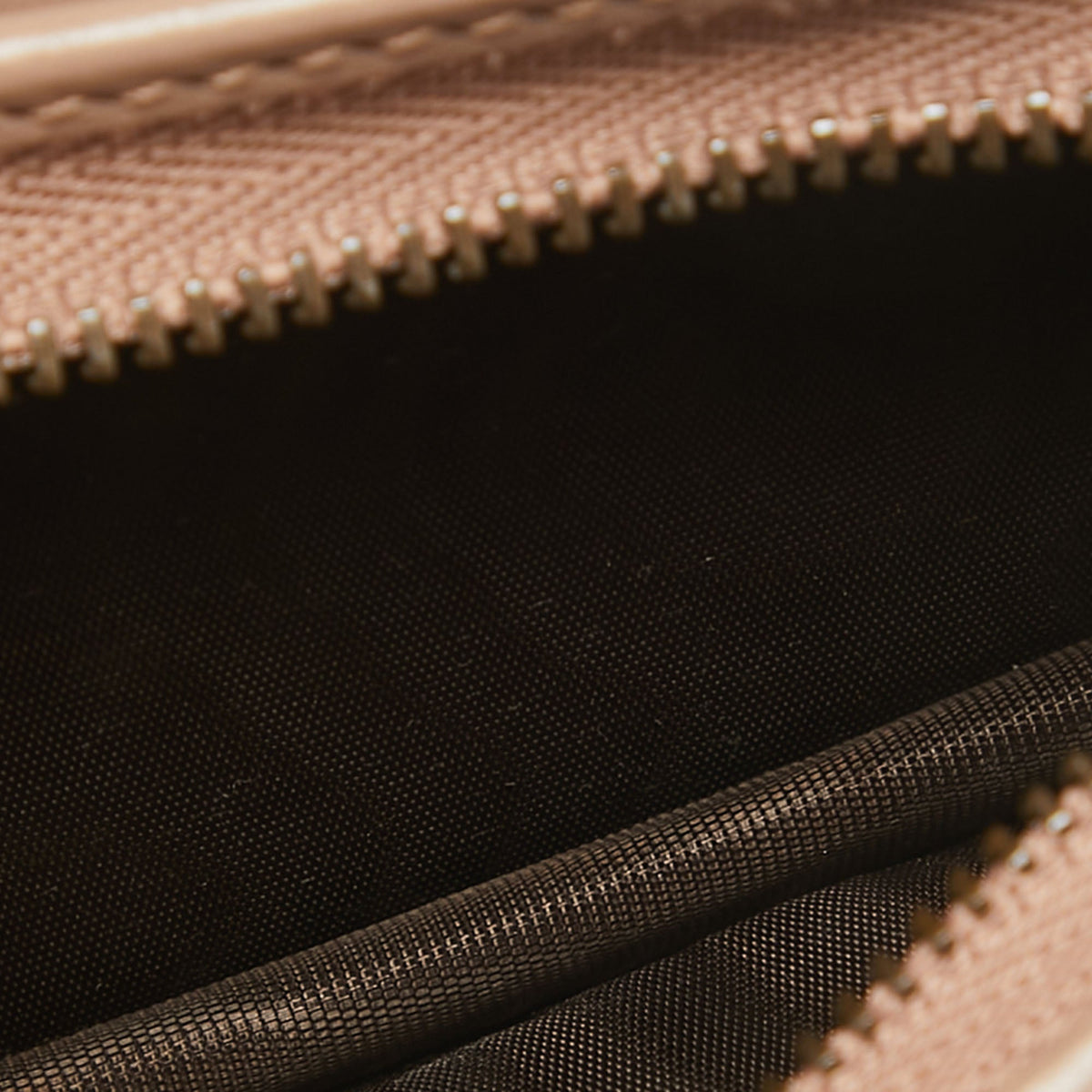 GUCCI Beige Matelasse Leather GG Marmont Card Case