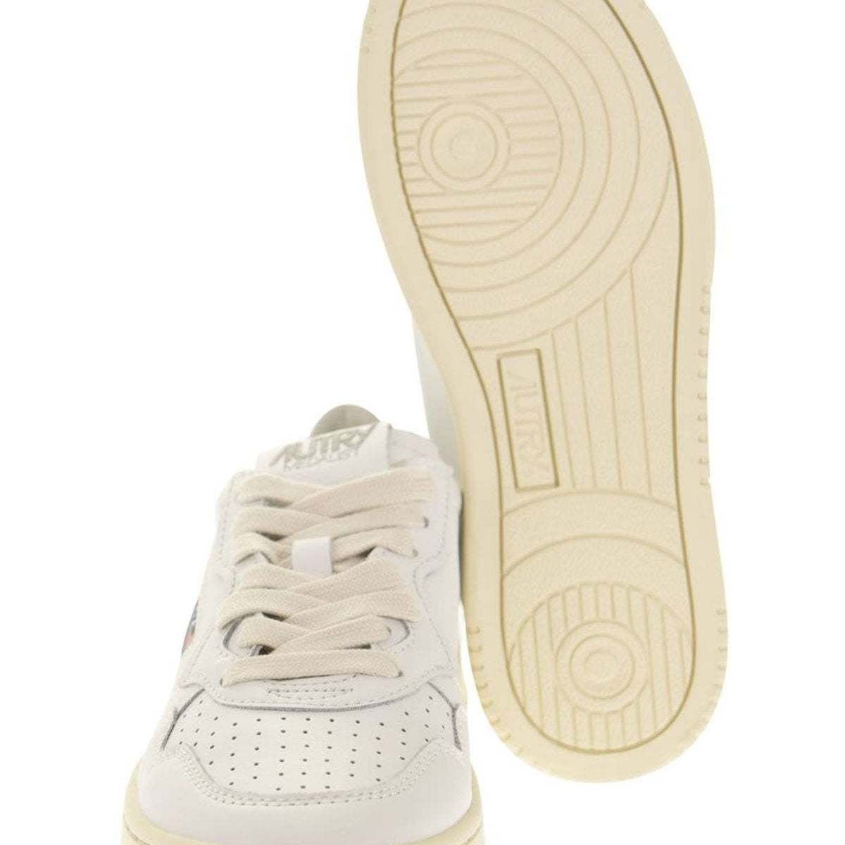 WHITE LEATHER MEDALIST SNEAKERS