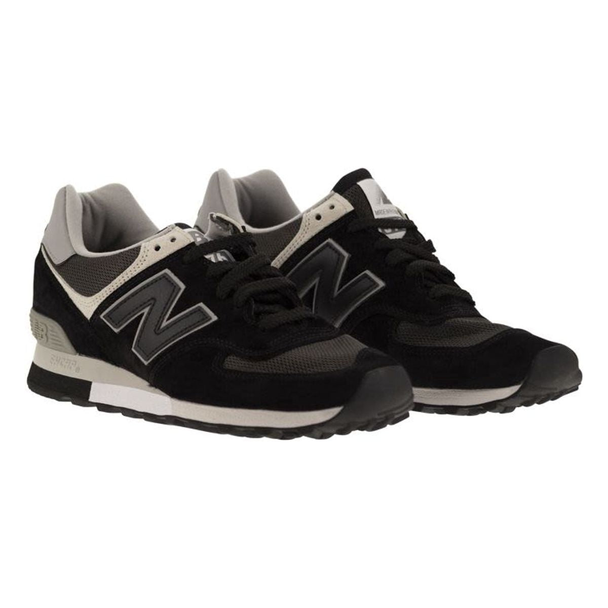 576 - SNEAKERS