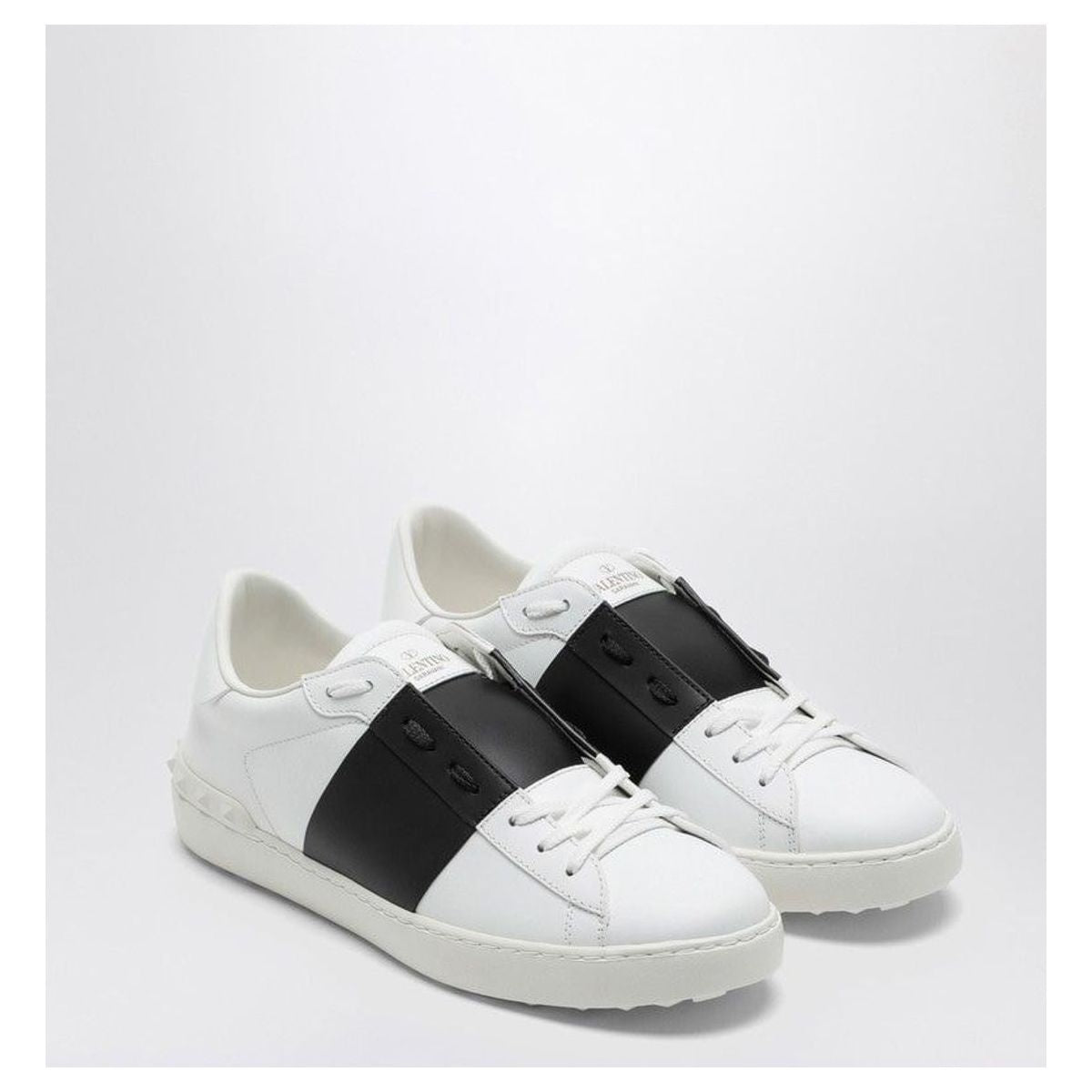 WHITE/BLACK OPEN SNEAKER