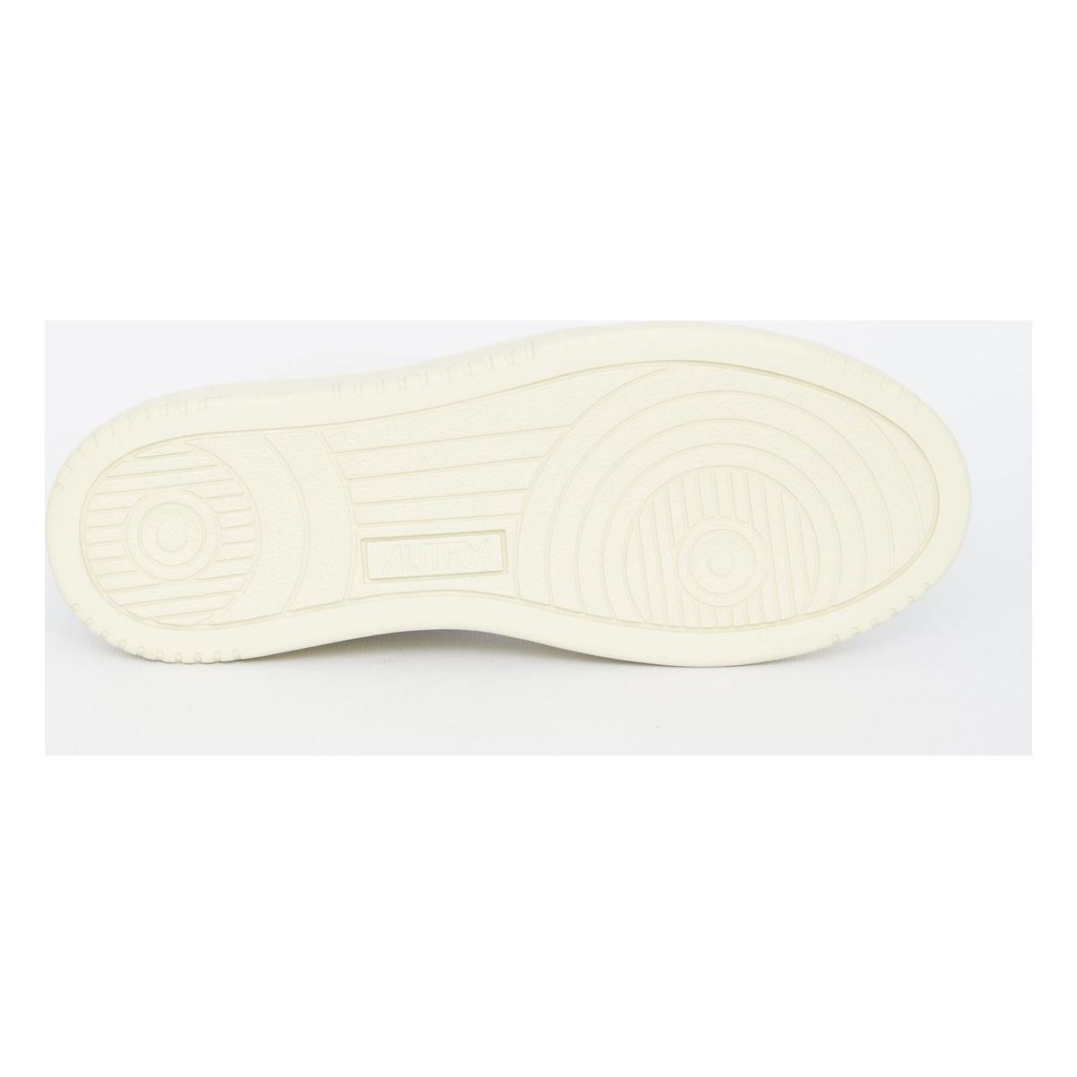 MEDALIST SNEAKERS