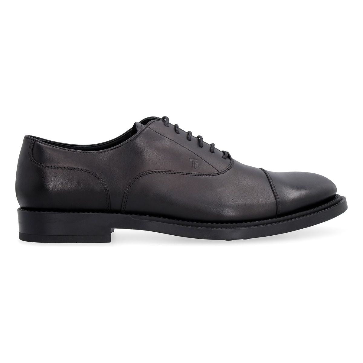 LACE-UPS IN BLACK LEATHER