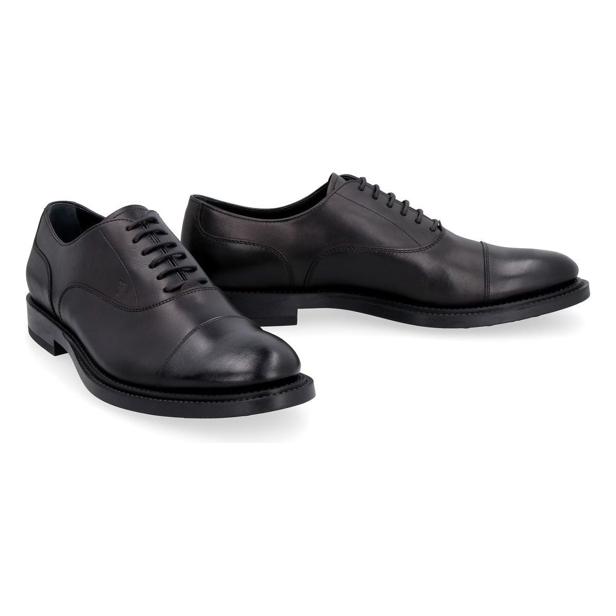 LACE-UPS IN BLACK LEATHER