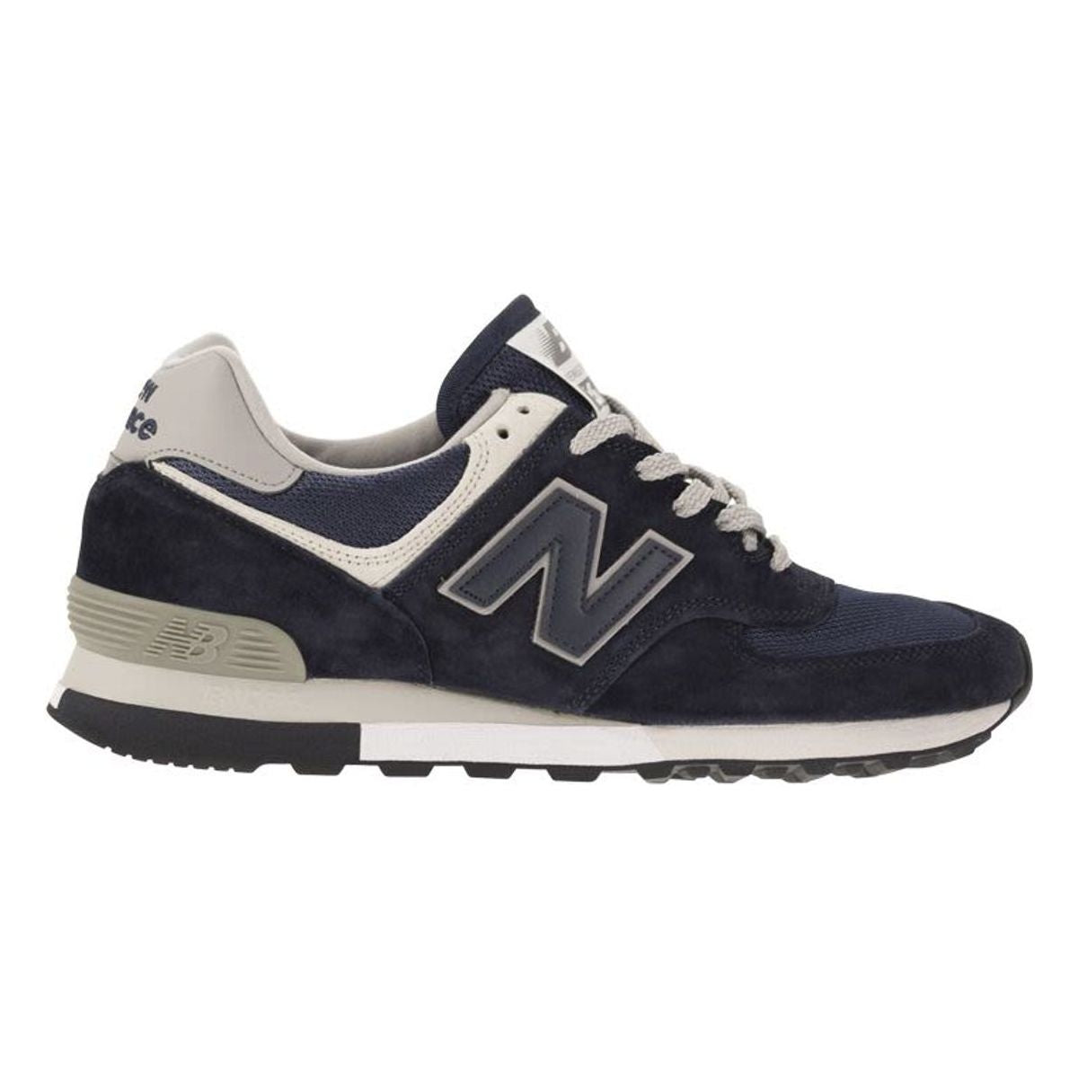 576 - SNEAKERS