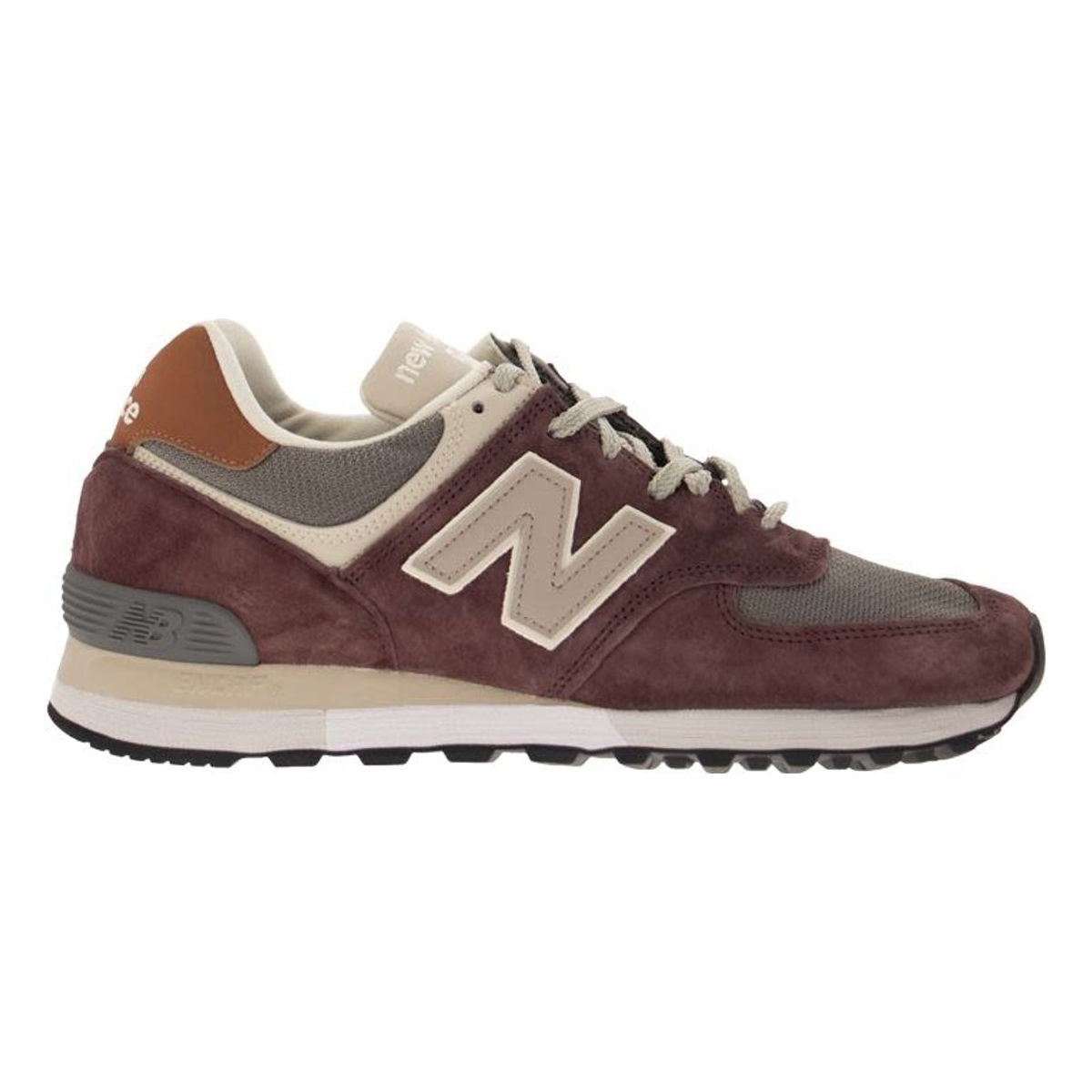576 - SNEAKERS
