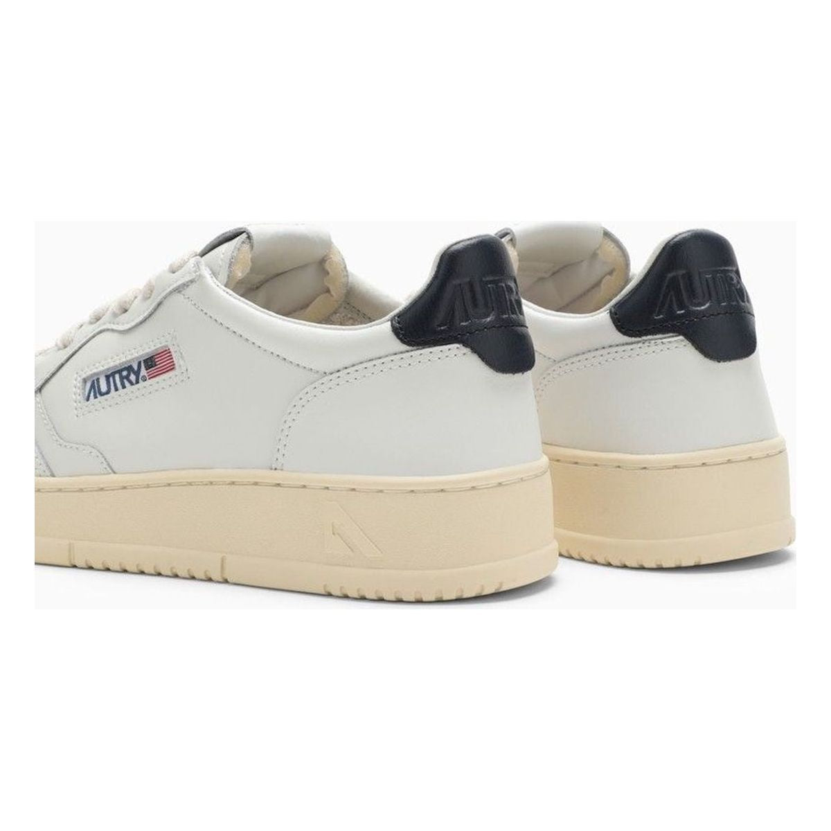 MEDALIST WHITE/SPACE TRAINER
