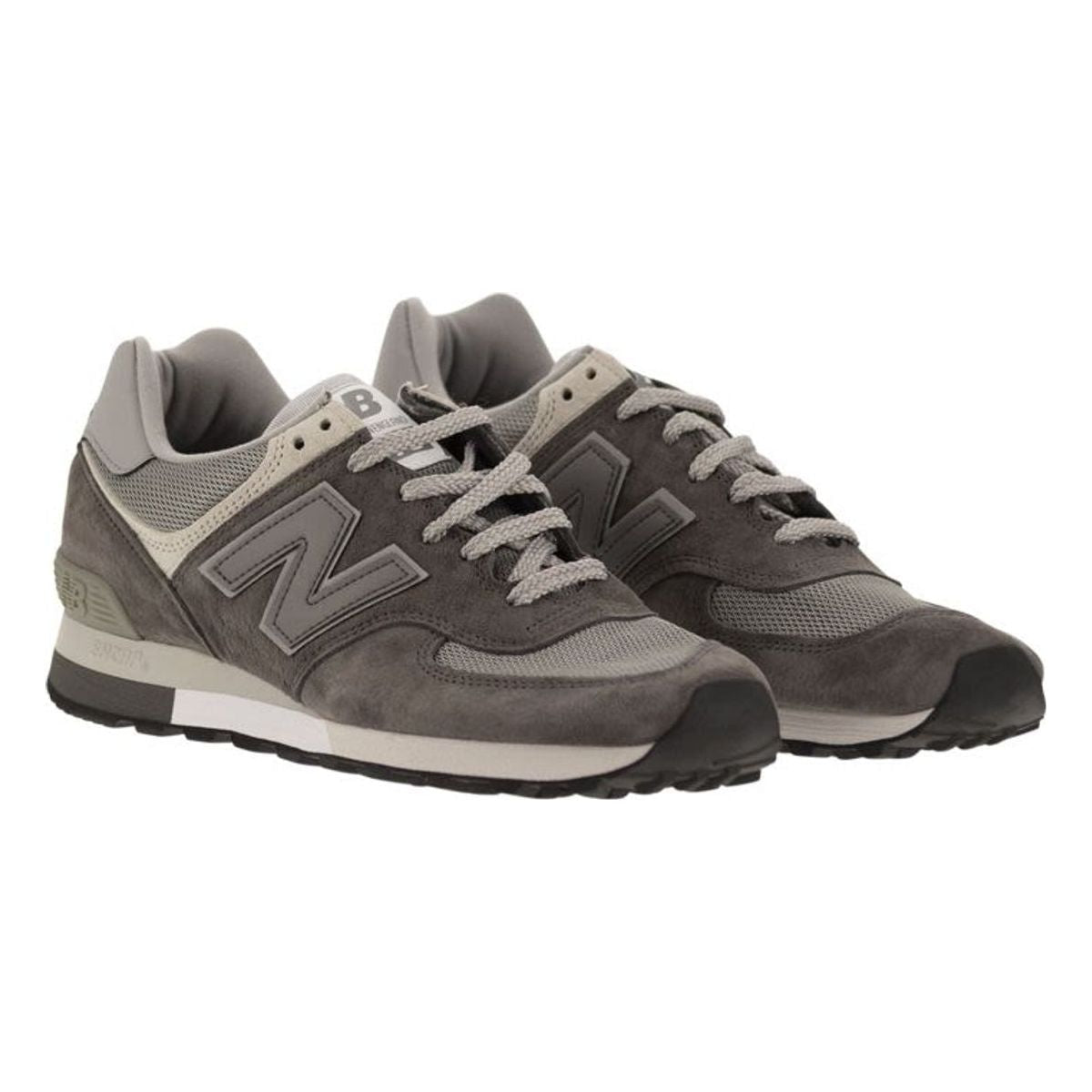 576 - SNEAKERS