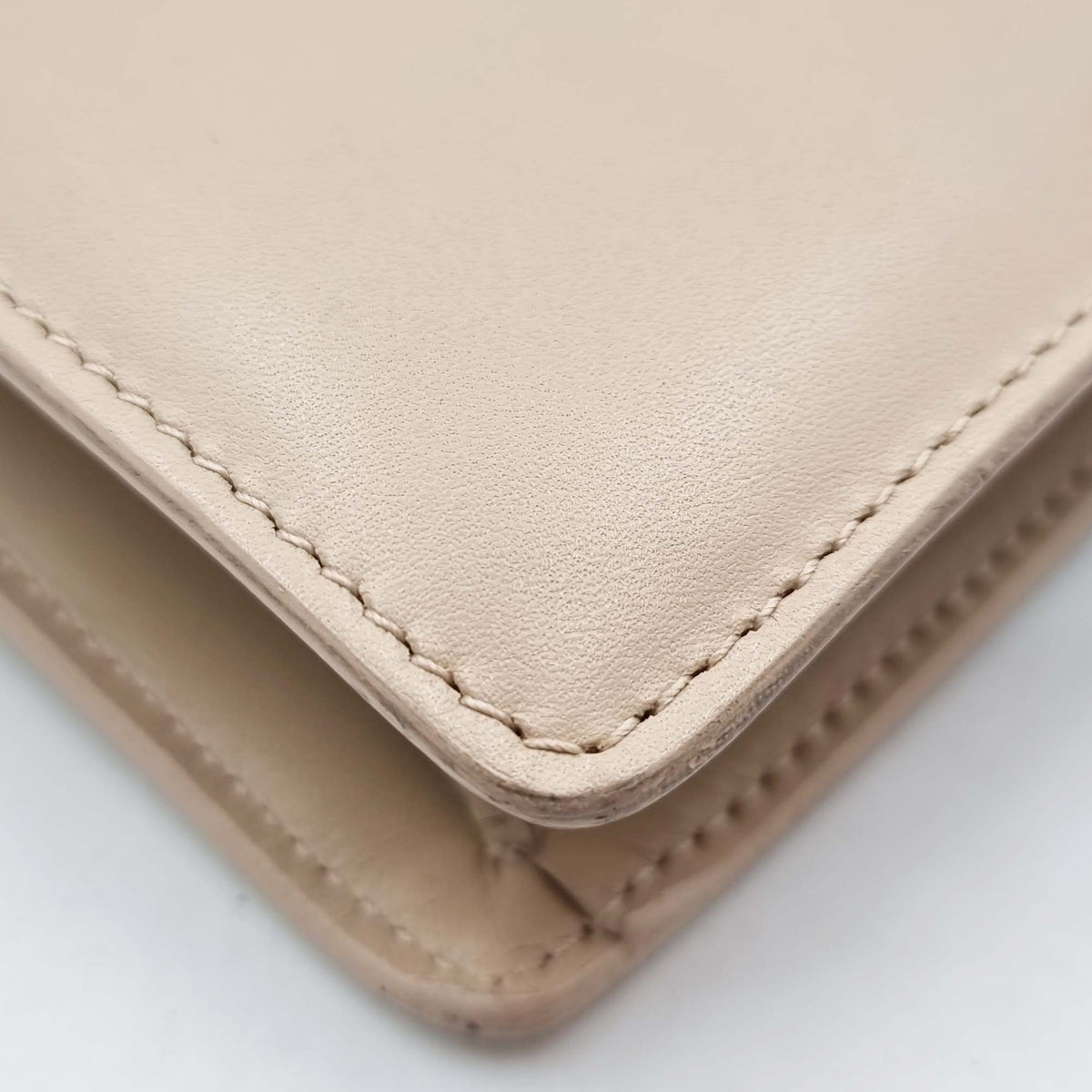 Medium Betty Flap Bag Beige