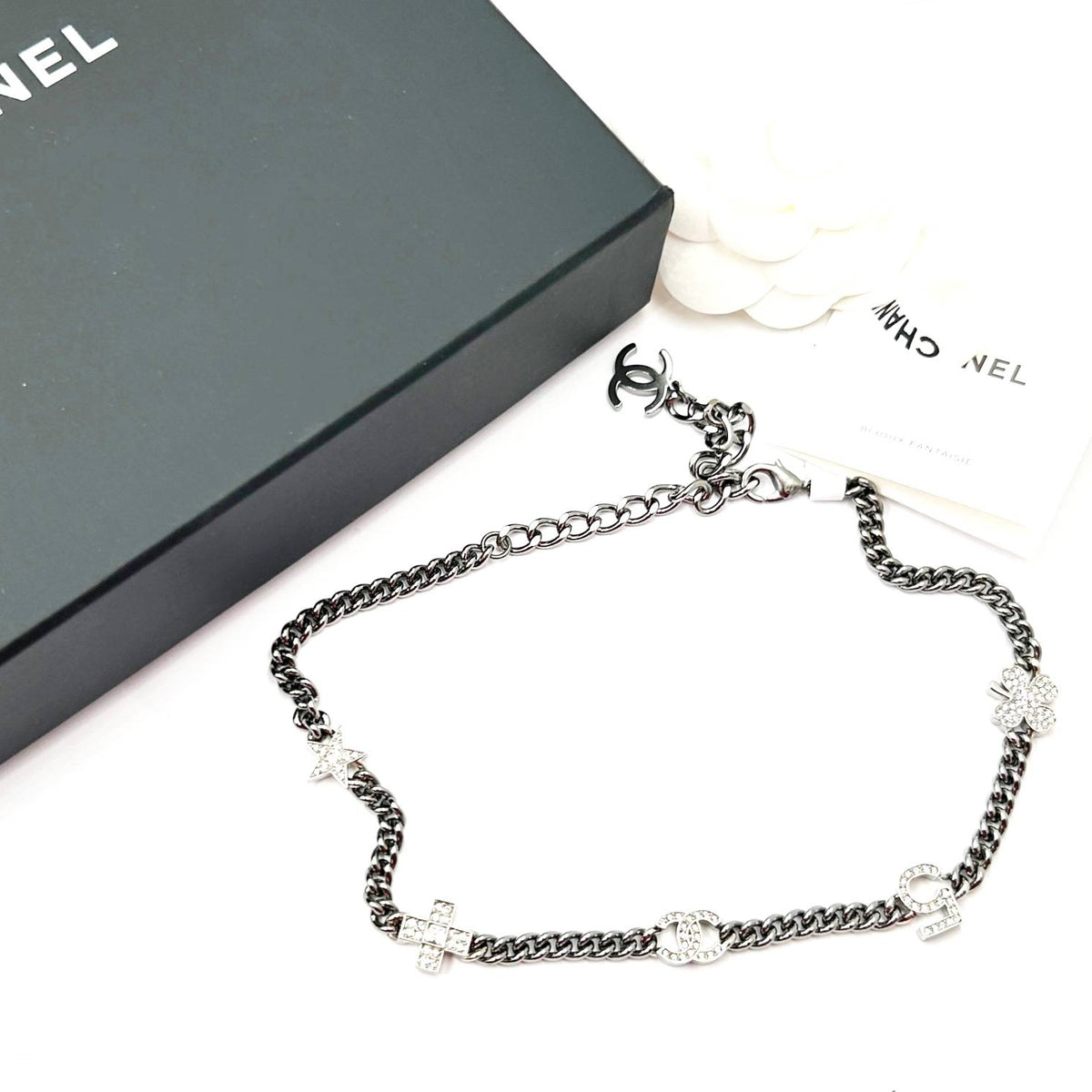 Top Quality Chanel Brand New Silver 5 Crystal Charms Gunmetal Chain Choker Necklace