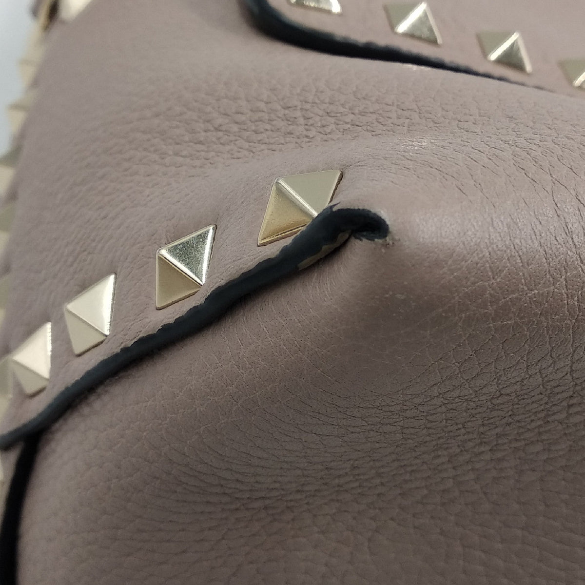 Rockstud Flip Lock Top Handle Bag Pale Taupe
